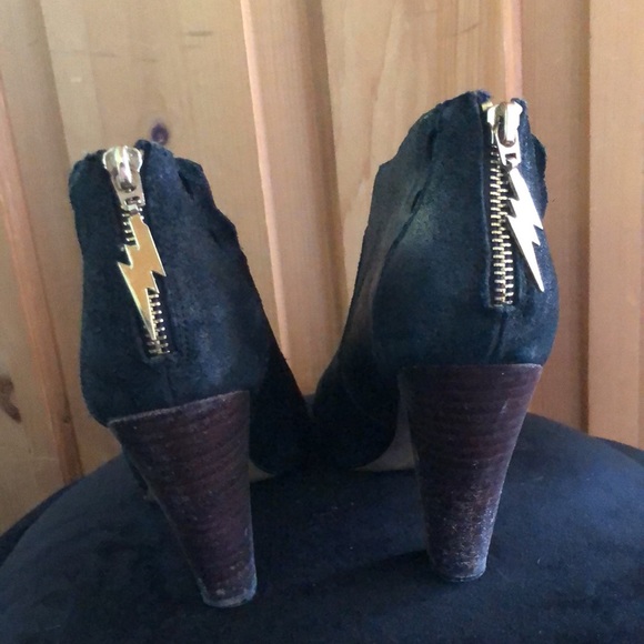 Betsey Johnson ‘Jensen’ Black Heeled Ankle Bootie - Picture 4 of 8